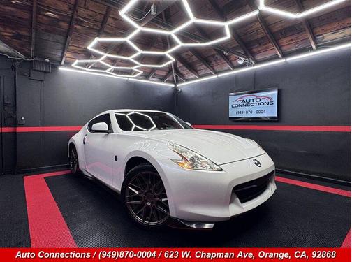 Pearl White 2009 Nissan 370Z Touring