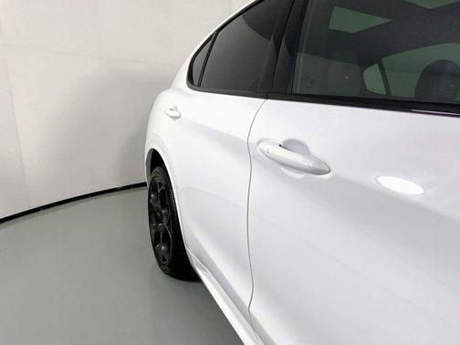 2025 Alfa Romeo Stelvio Ti