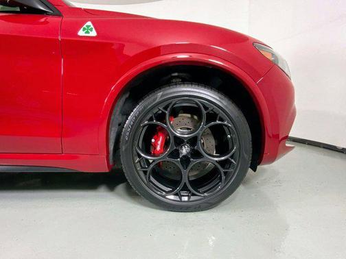 2024 Alfa Romeo Stelvio Quadrifoglio