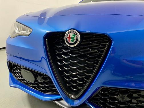 Misano Blue Metallic 2026 Alfa Romeo Giulia AWD