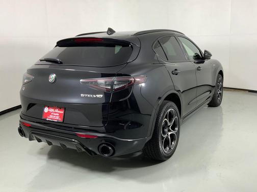 Vulcano Black Metallic 2026 Alfa Romeo Stelvio AWD