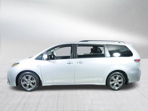 2020 Toyota Sienna SE
