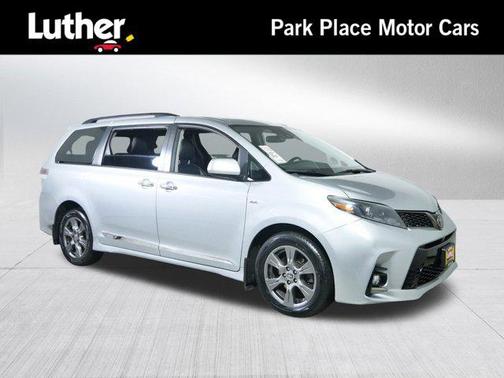 2020 Toyota Sienna SE