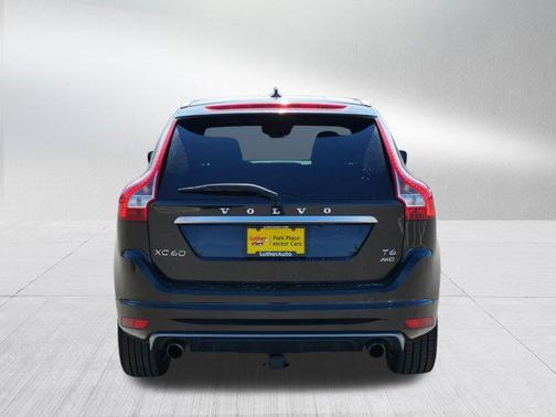 2017 Volvo XC60 T6 R-Design