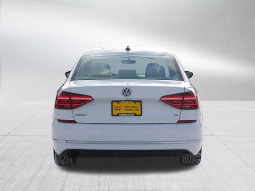 2017 Volkswagen Passat 1.8T R-Line w/Comfort