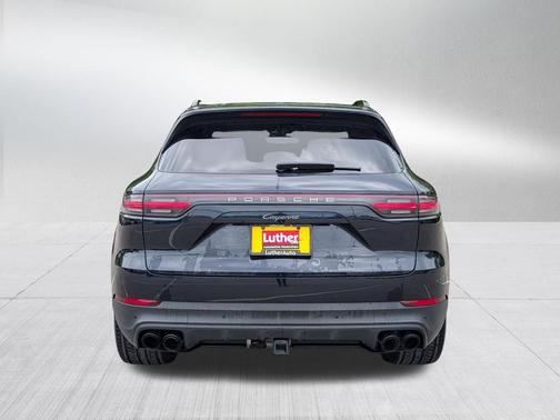 Moonlight Blue Metallic 2022 Porsche Cayenne Cayenne