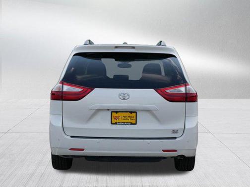 2017 Toyota Sienna XLE Premium