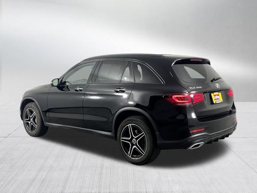 Black 2022 Mercedes-Benz GLC 300 4MATIC