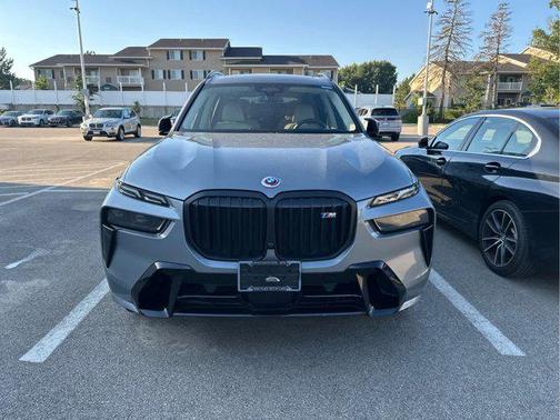 2023 BMW X7 M60i