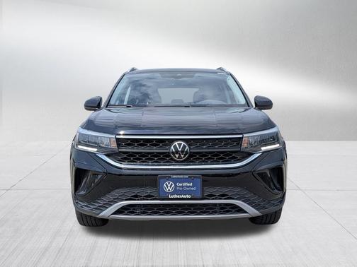 Deep Black Pearl 2023 Volkswagen Taos 1.5T SE
