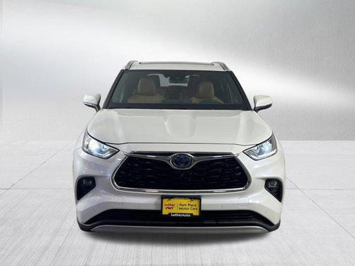 2021 Toyota Highlander Hybrid Platinum
