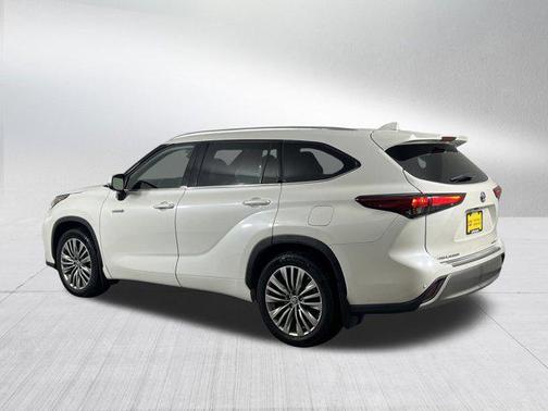 2021 Toyota Highlander Hybrid Platinum