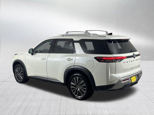 2022 Nissan Pathfinder SL 4WD