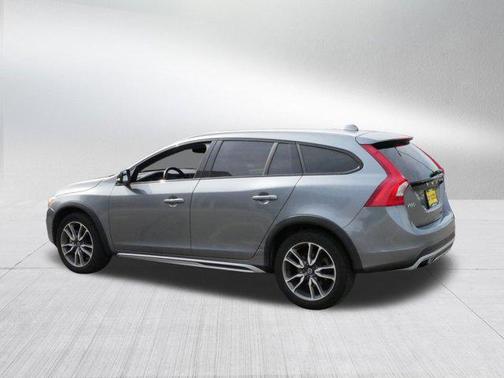 2018 Volvo V60 Cross Country T5