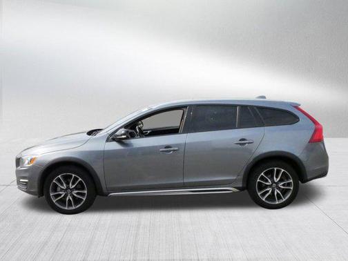 2018 Volvo V60 Cross Country T5