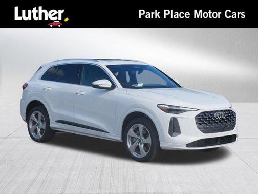 Glacier White Metallic 2025 Audi Q5 Premium Plus TFSI quattro S tronic