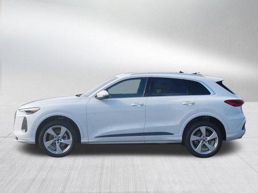 Glacier White Metallic 2025 Audi Q5 Premium Plus TFSI quattro S tronic
