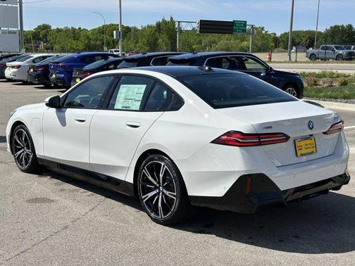 2026 BMW 550e 550e xDrive