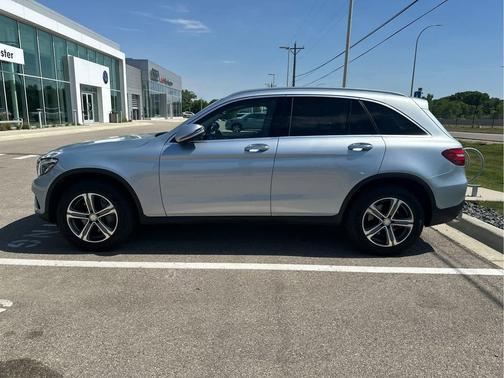 Diamond Silver Metallic 2017 Mercedes-Benz GLC 300 4MATIC