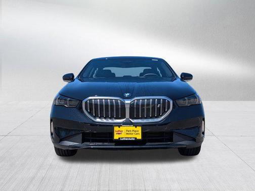 Black Sapphire Metallic 2024 BMW i5 eDrive40