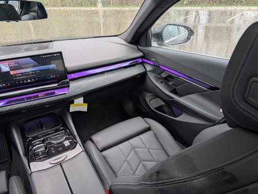 Black Sapphire Metallic 2024 BMW i5 eDrive40