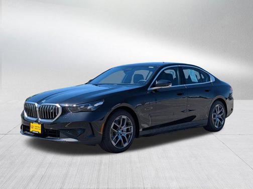 Black Sapphire Metallic 2024 BMW i5 eDrive40