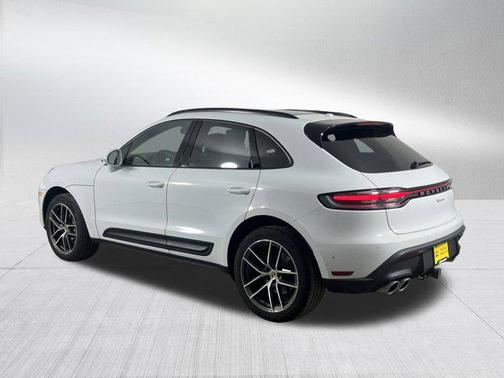 2022 Porsche Macan AWD