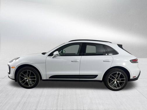 2022 Porsche Macan AWD