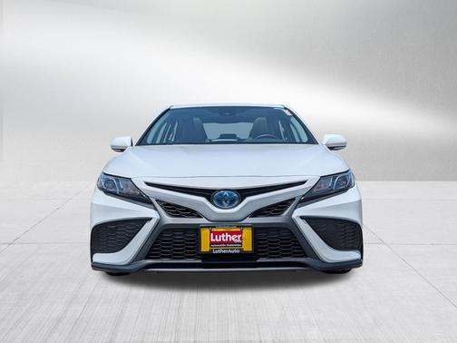 White 2022 Toyota Camry SE