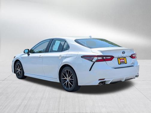 White 2022 Toyota Camry SE