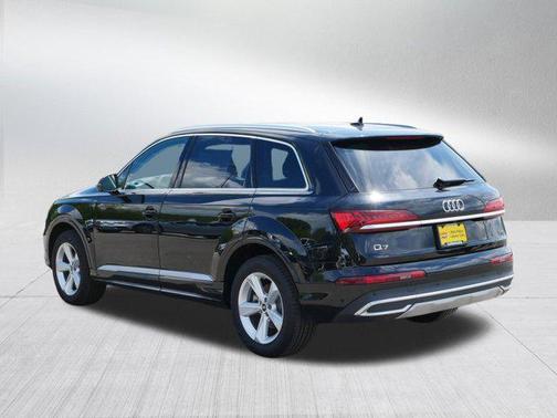 2024 Audi Q7 45 Premium Plus
