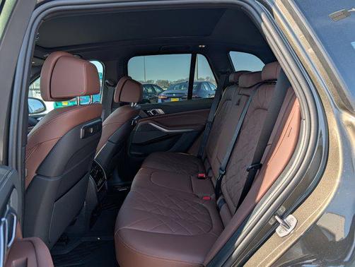 Manhattan Green Metallic 2026 BMW X5 PHEV xDrive50e