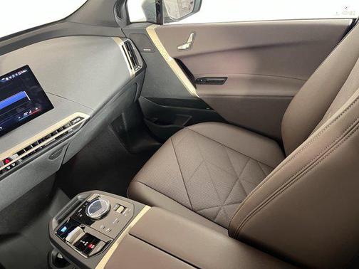 2025 BMW iX xDrive50