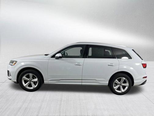 Glacier White Metallic 2023 Audi Q7 55 Premium