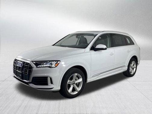 Glacier White Metallic 2023 Audi Q7 55 Premium