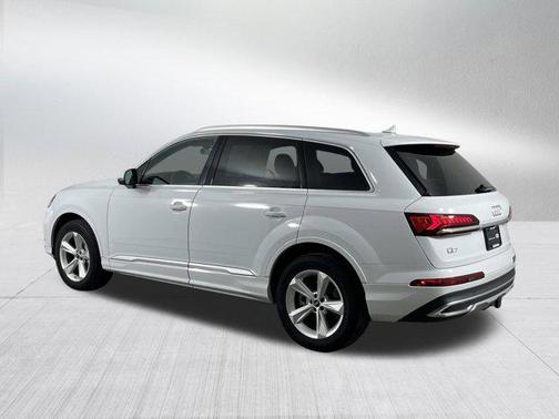 Glacier White Metallic 2023 Audi Q7 55 Premium
