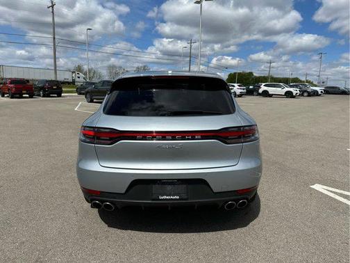 DOLOMITE SILVER M 2021 Porsche Macan Macan