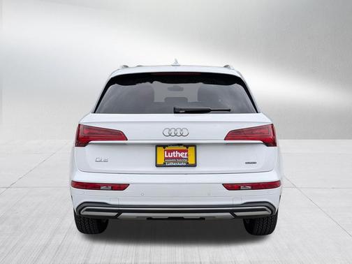 Ibis White 2023 Audi Q5 40 Premium Plus