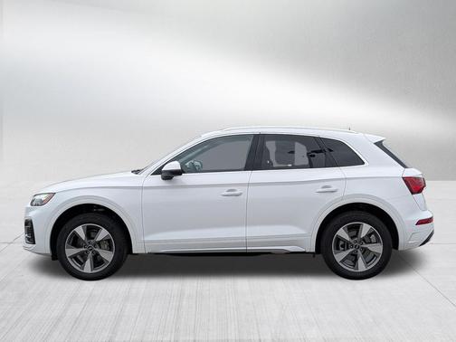 Ibis White 2023 Audi Q5 40 Premium Plus