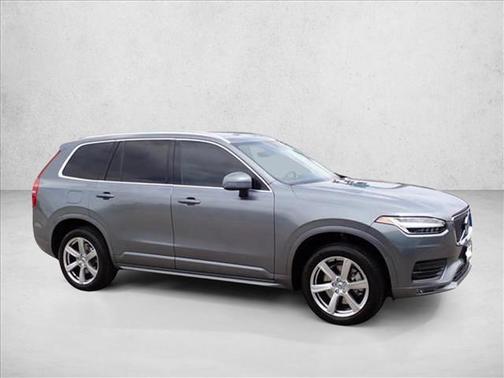 2020 Volvo XC90 T6 Momentum