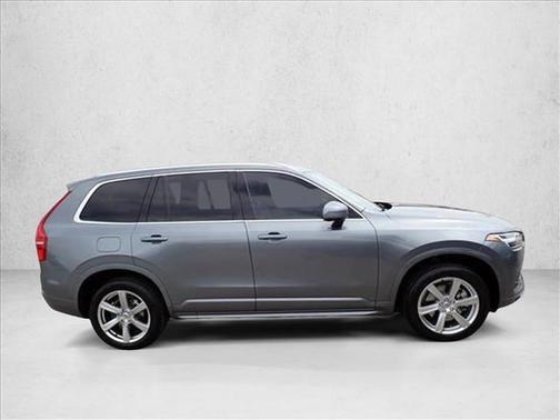 2020 Volvo XC90 T6 Momentum
