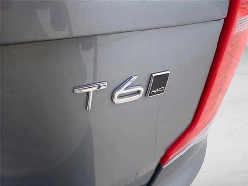 2020 Volvo XC90 T6 Momentum