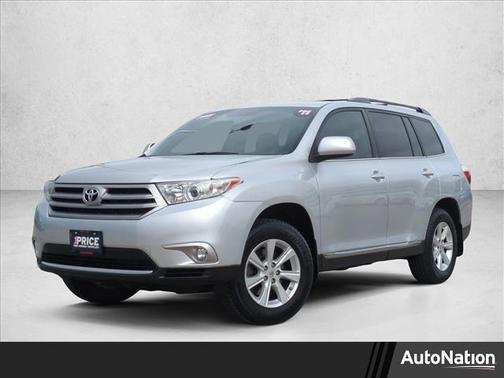 Classic Silver Metallic 2011 Toyota Highlander SE