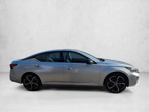 2023 Nissan Altima SR FWD