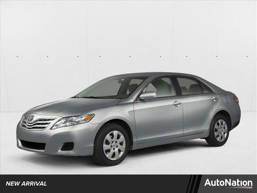 Classic Silver Metallic 2011 Toyota Camry LE