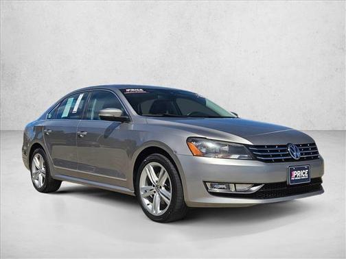 Reflex Silver Metallic 2013 Volkswagen Passat 2.0 TDI SE w/ Sunroof