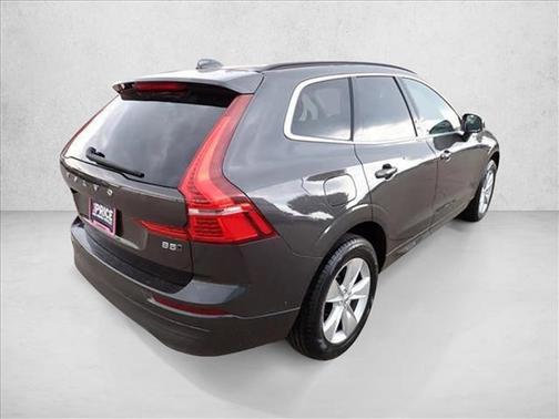 2022 Volvo XC60 B5 Momentum