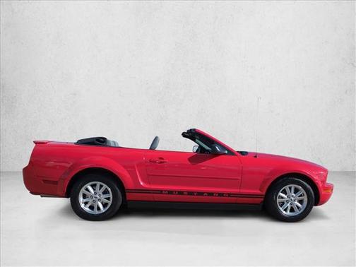 2007 Ford Mustang Deluxe