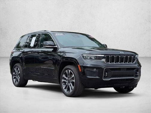 Diamond Black Crystal Pearlcoat 2023 Jeep Grand Cherokee Overland