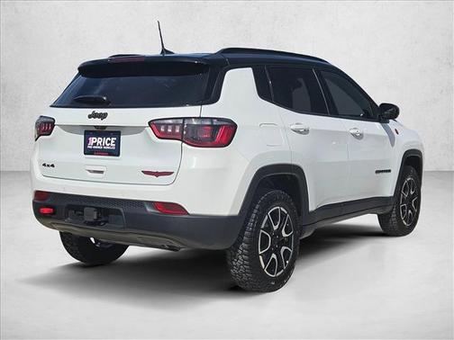 Bright White Clearcoat 2025 Jeep Compass Trailhawk